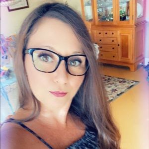 Meet your Posher, Lara